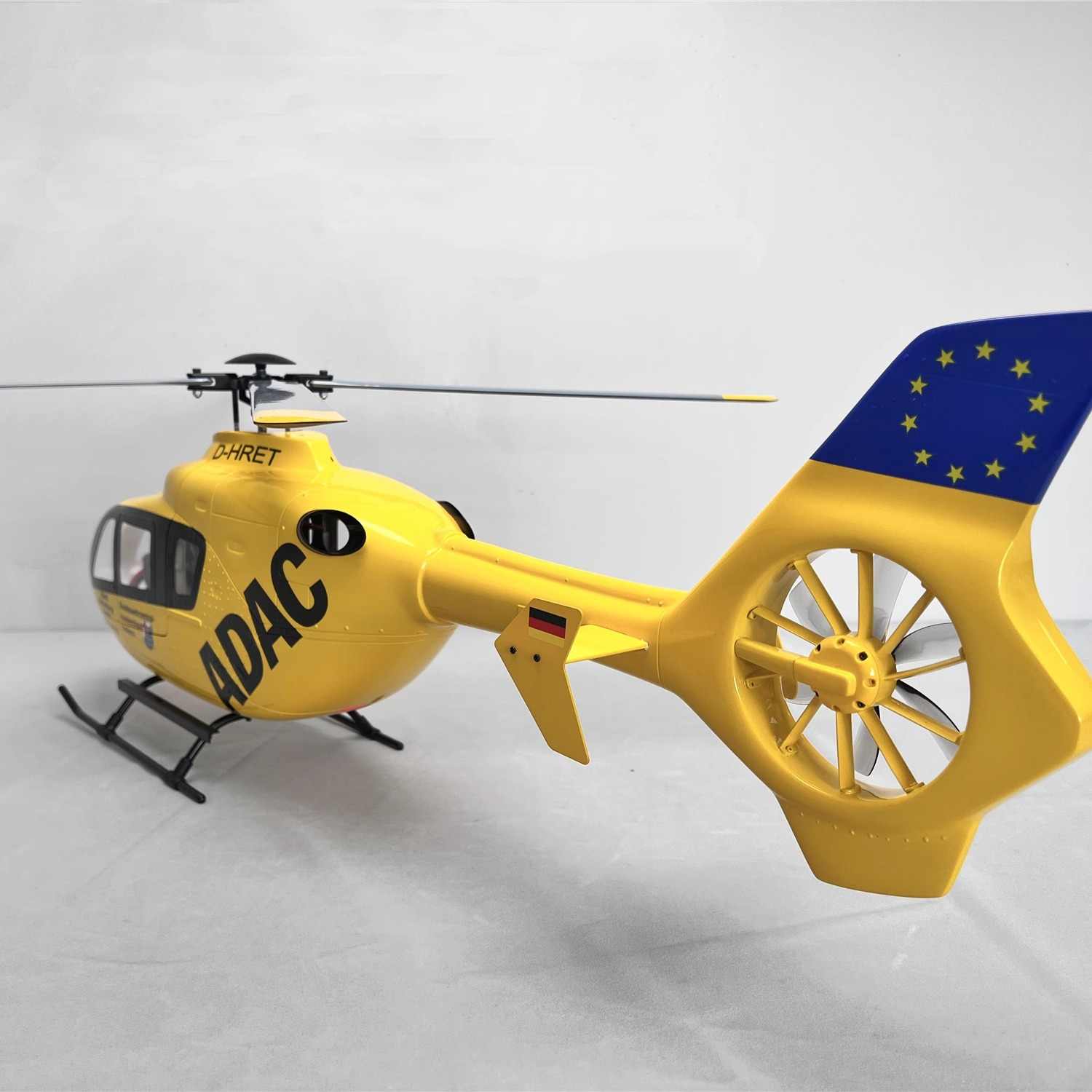 FLYWING EC135 470L RC Helicopter 6CH GPS Upgraded ACE flight control System 4 Blade Rotor RTF Helicopter